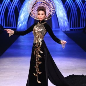 Áo dài đính đá kim cương